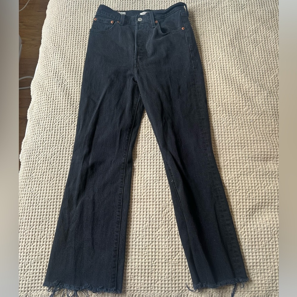 Levi’s Ribcage Cropped Flare in Black, Size 26